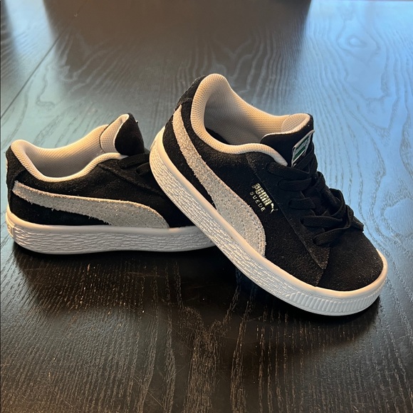 Puma Classic Black and White Sneakers - Picture 1 of 3